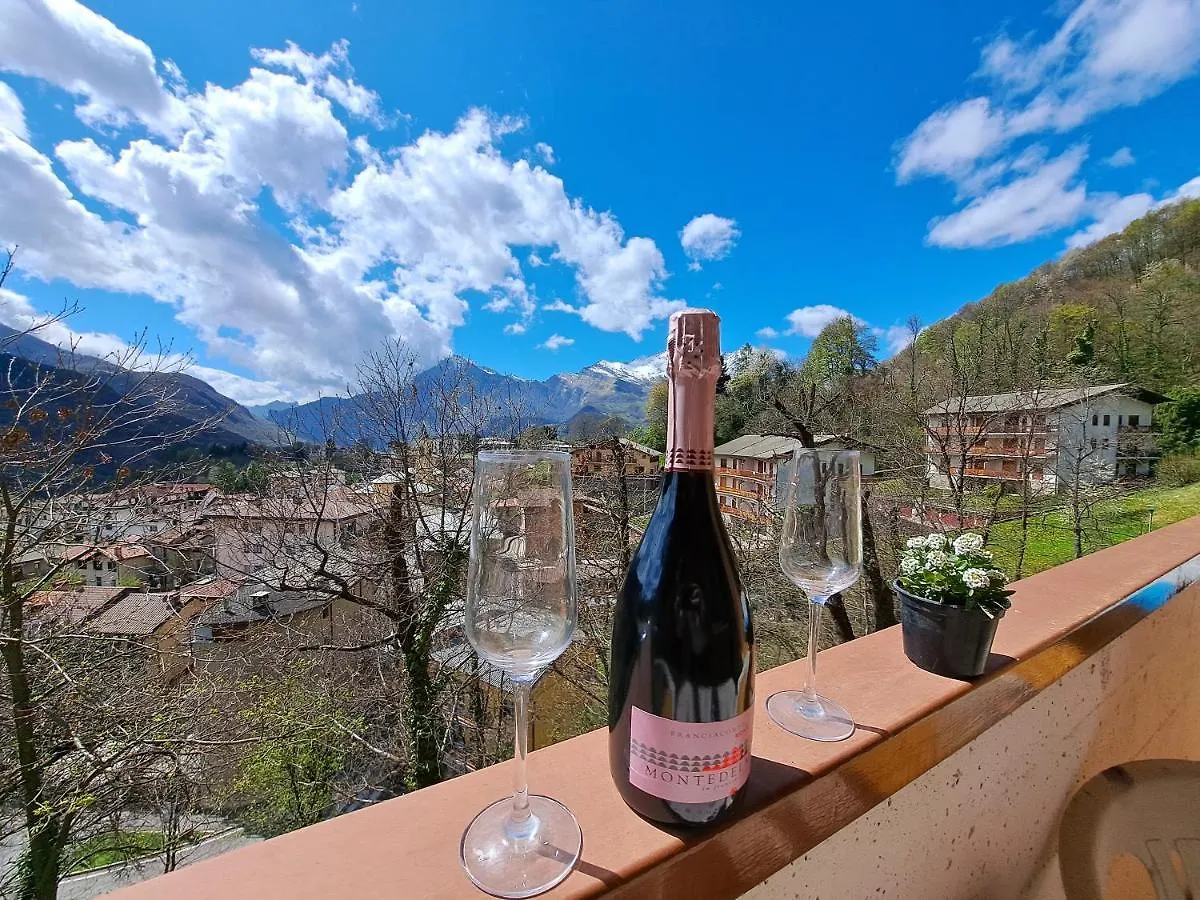 Mountain View Charming Apartment Moggio  Italy